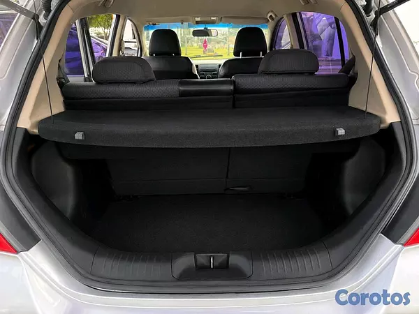 carros - Nissan Tiida 2008 Hatchback 6