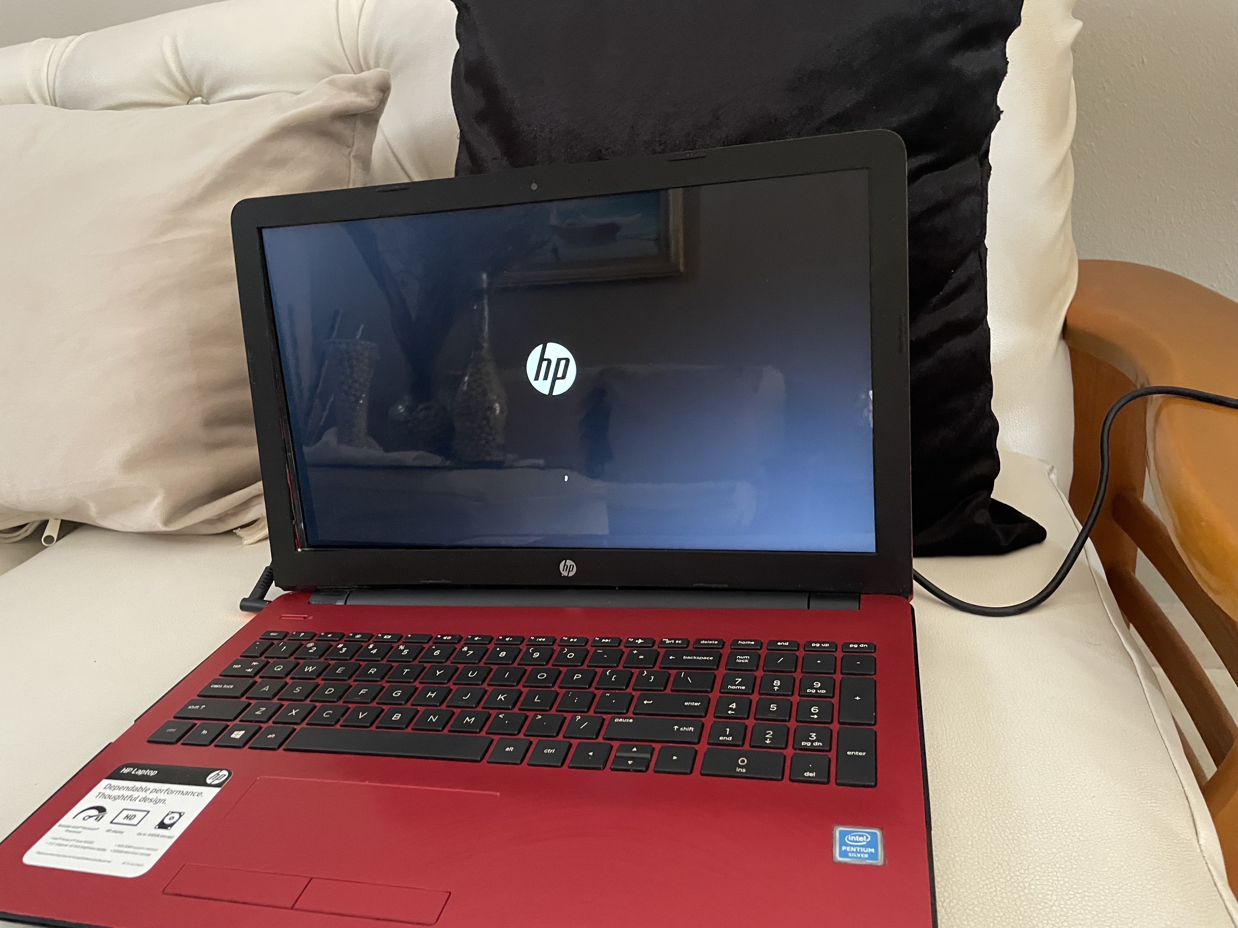 computadoras y laptops - EN OFERTA HP PAVILION 15 NEGOCIABLE
Se me calló, pero funciona nítido. 
 1