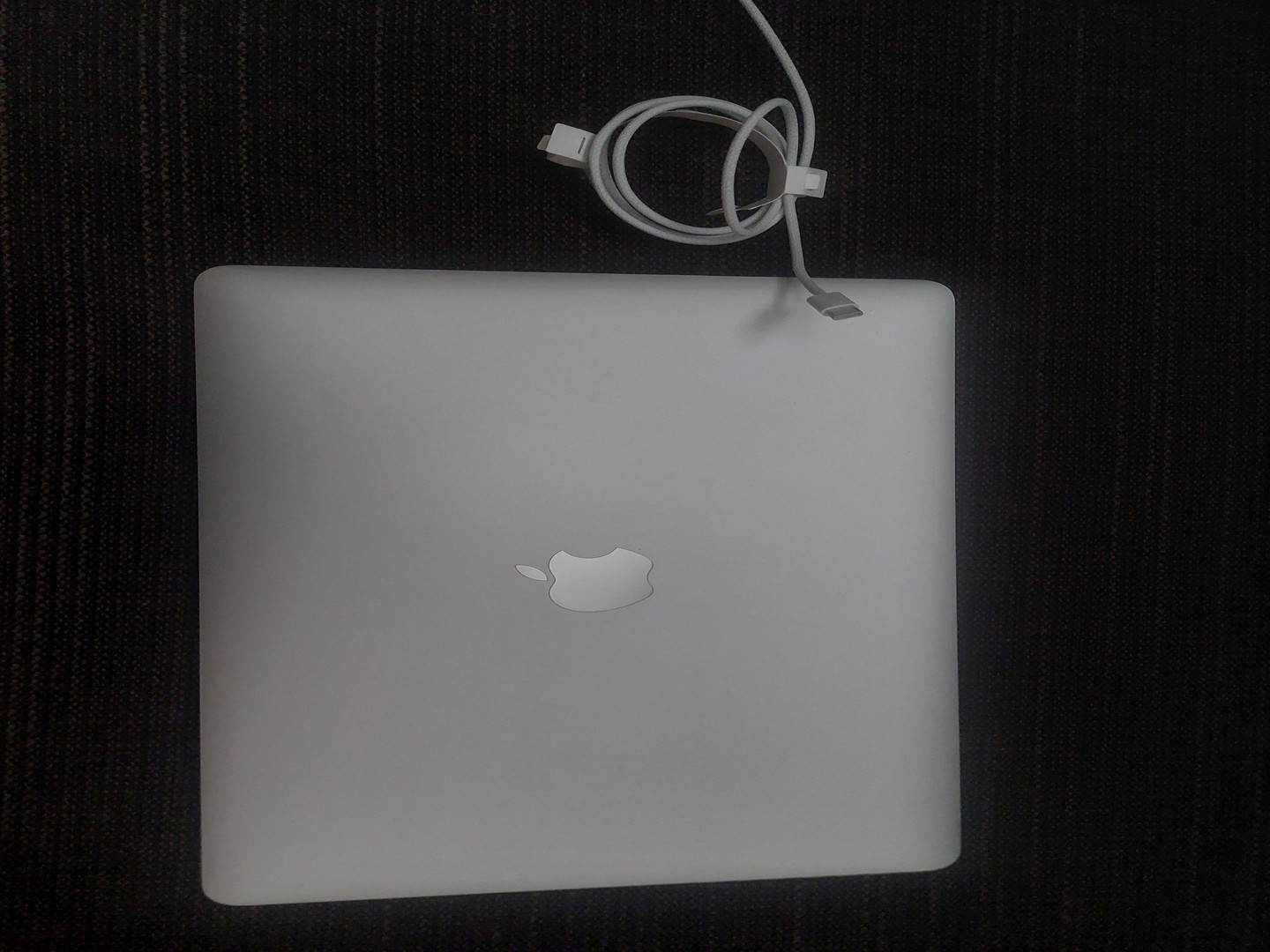 computadoras y laptops - Macbook Pro 2020 i5 512 GB - negociable 5