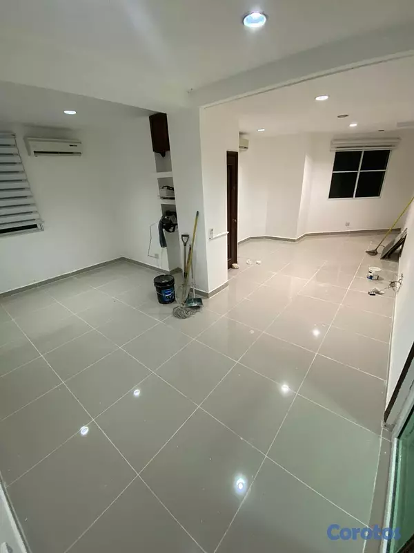oficinas y locales comerciales - Alquilo Oficina en torre profesional en Gazcue, excelente ubicación  3