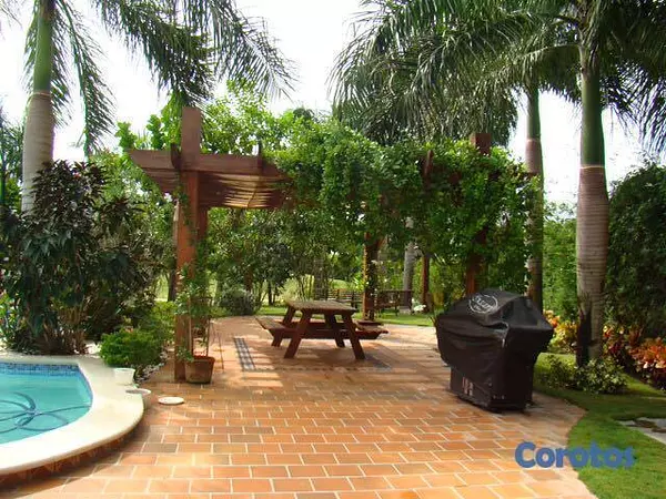 casas vacacionales y villas - Villa en Juan Dolio Recibo Permuta  4