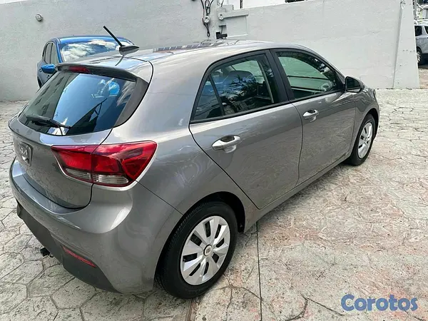 carros - Kia Rio S 2022 tipo hatchback 865,000 5