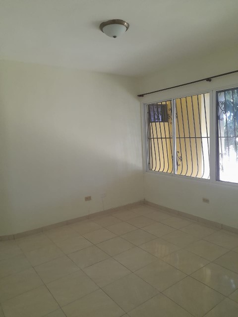 apartamentos - Apartamento sin muebles próximo al malecón primer nivel un lugar tranquilo  2