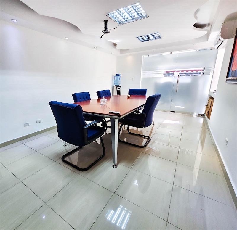 oficinas y locales comerciales - Local en Naco primer nivel  5
