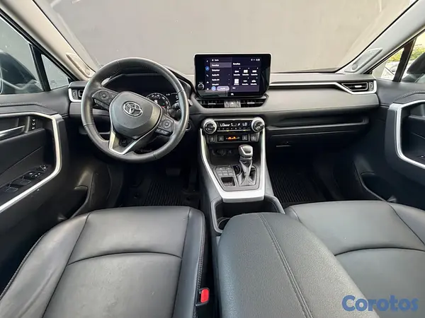 jeepetas y camionetas - Toyota Rav4 XLE 2024 6