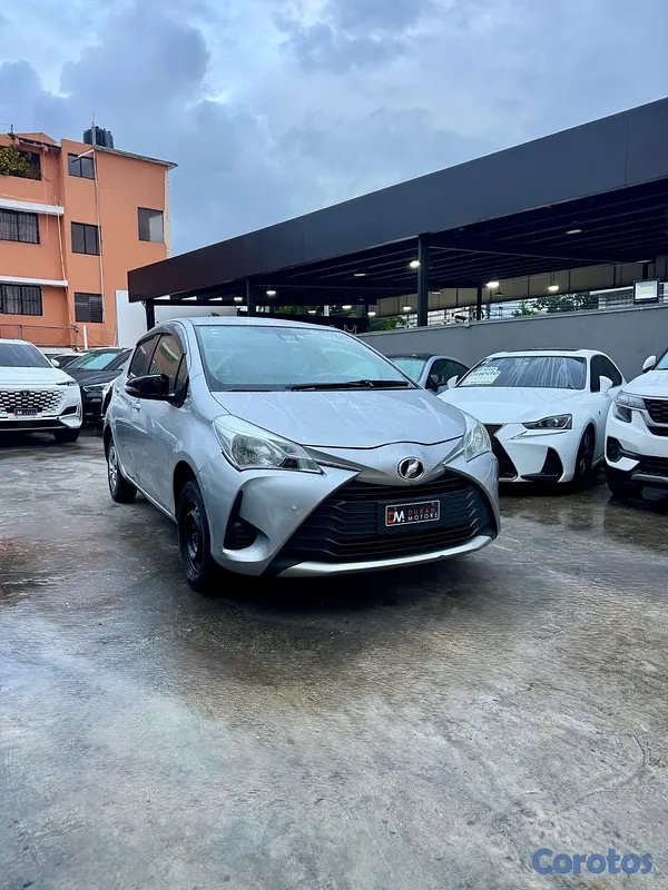 carros - Toyota Vitz FULL 4WD 2018 3