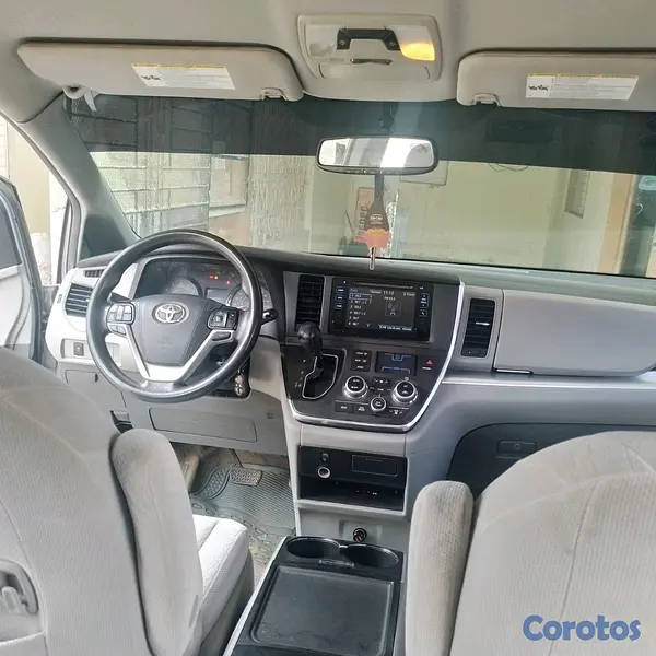 otros vehiculos - Toyota sienna 2017 4x4  3