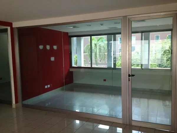 oficinas y locales comerciales - Alquilo Edificio corporativo 5 niveles en piantini
 7