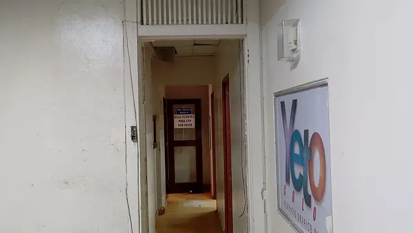 oficinas y locales comerciales - VENDO O ALQUILO Local Comercial en la Zona Colonial 9