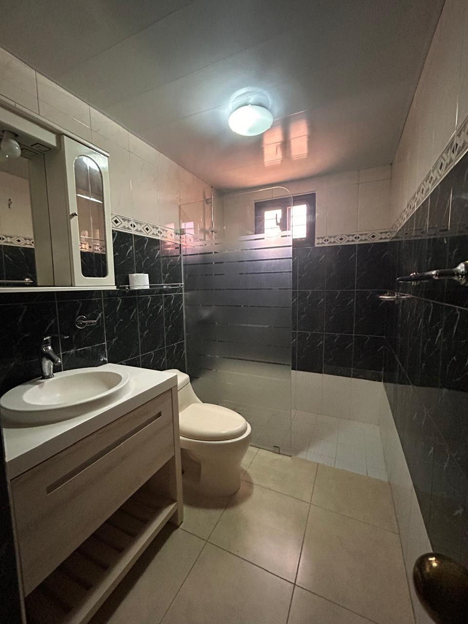 apartamentos - Apartamento en Alquiler en Evaristo Morales 3H, 2B, 2P, 1re Nivel 3
