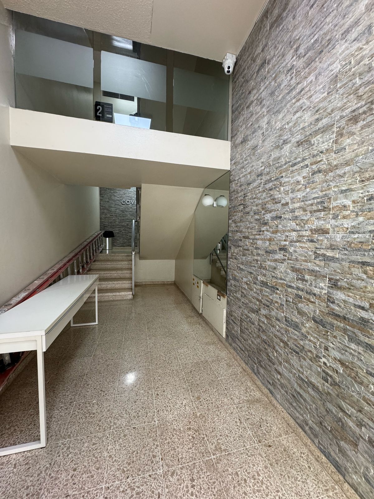 oficinas y locales comerciales - Piso 2 Local en Ensanche Paraiso Cerca de Agora 4