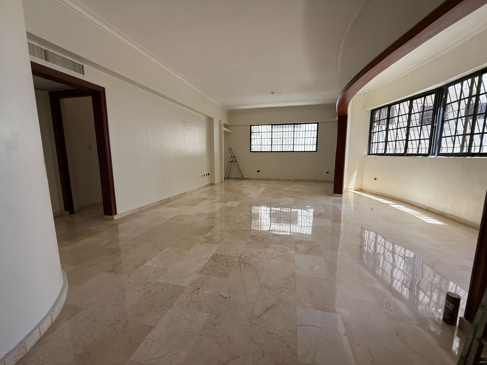 apartamentos - Alquiló Evaristo morales piso 4 tres hab con su ba 1