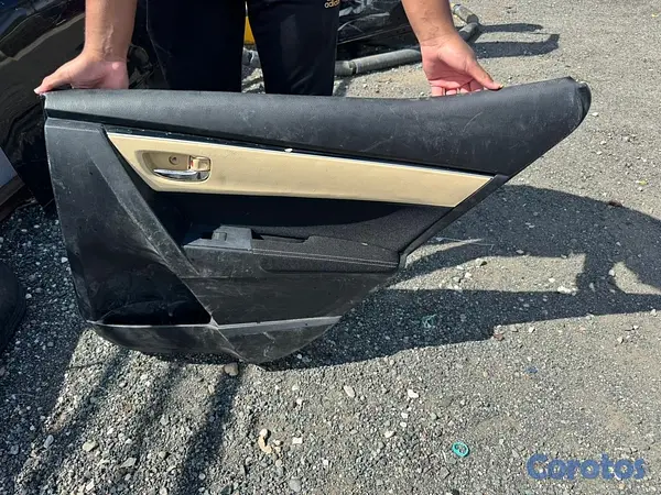 repuestos - Las 4 puertas de Toyota corolla 2015 con sus covers.  11