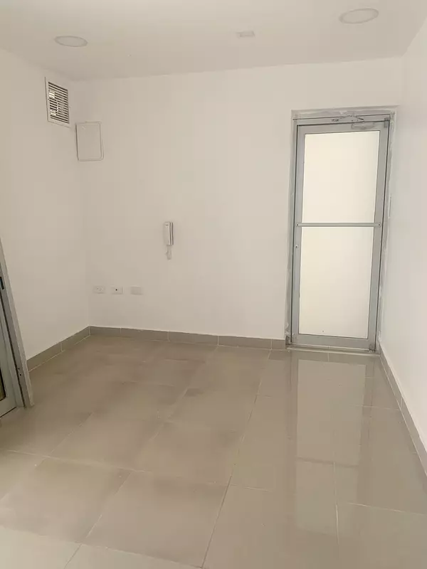 oficinas y locales comerciales - Local céntrico en los Prados  2