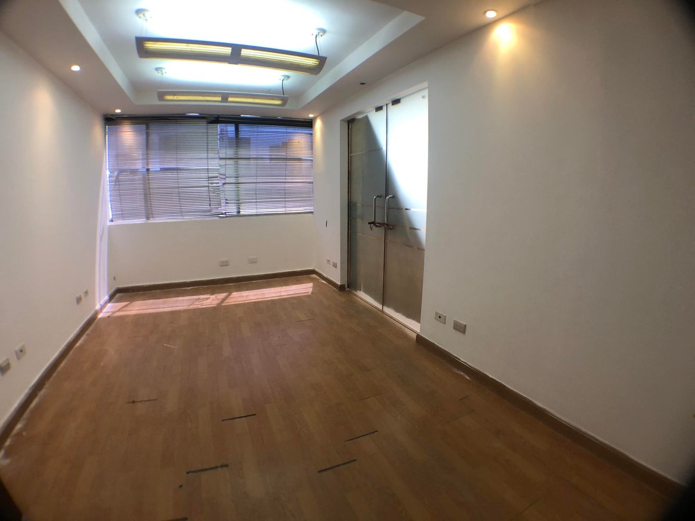 oficinas y locales comerciales - Excelente local para oficina con divisiones para áreas de trabajo, oficinas 5