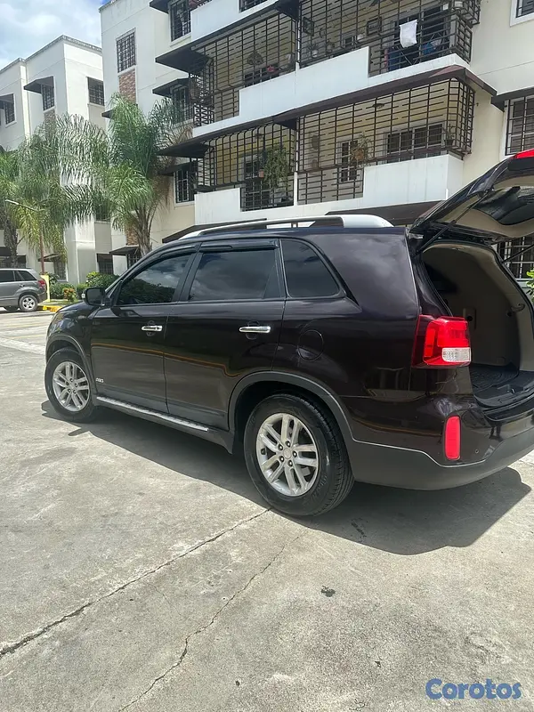 jeepetas y camionetas - vendo Vehículo Kia sorento  3