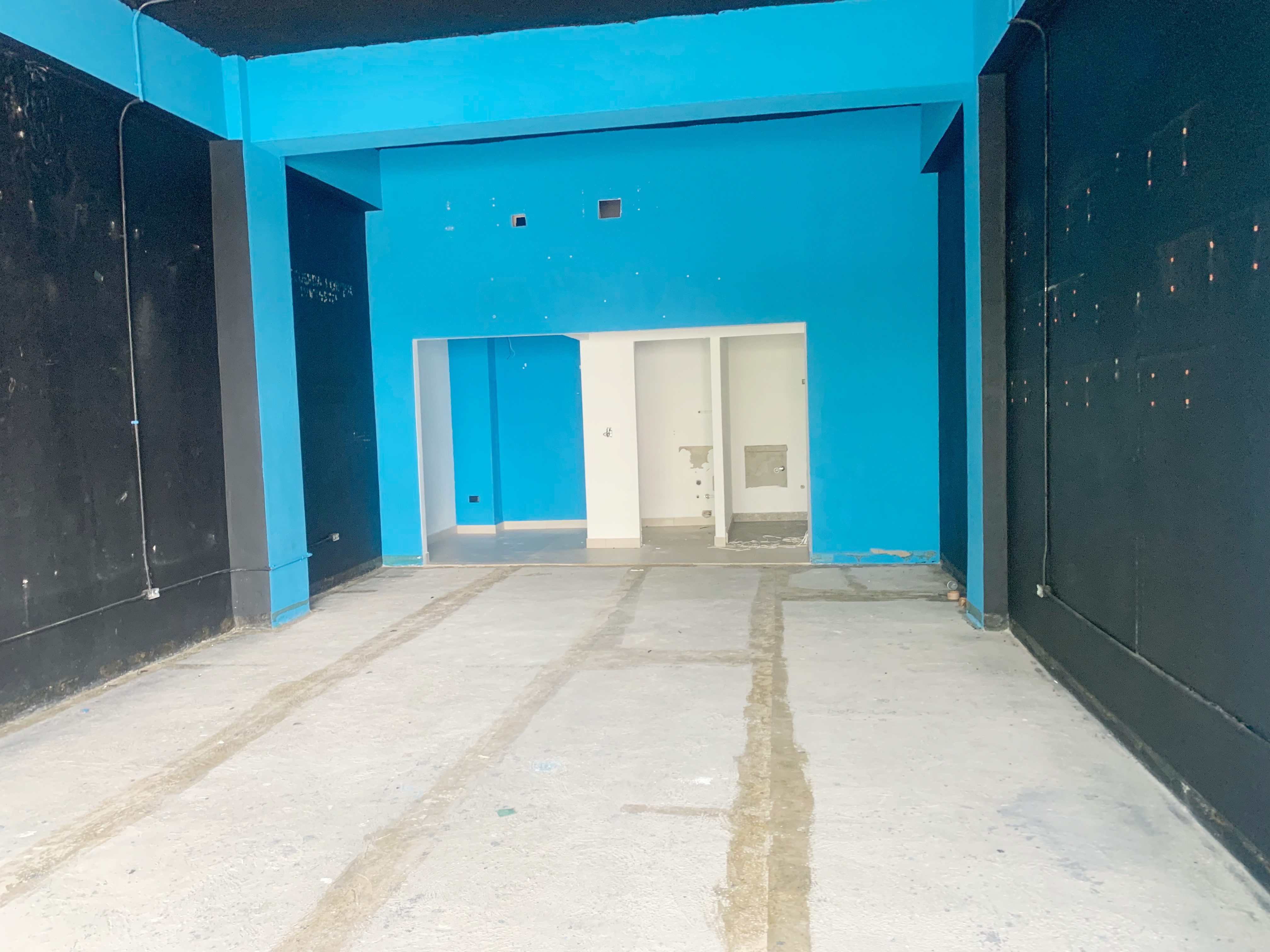 oficinas y locales comerciales - Local céntrico en Naco 2