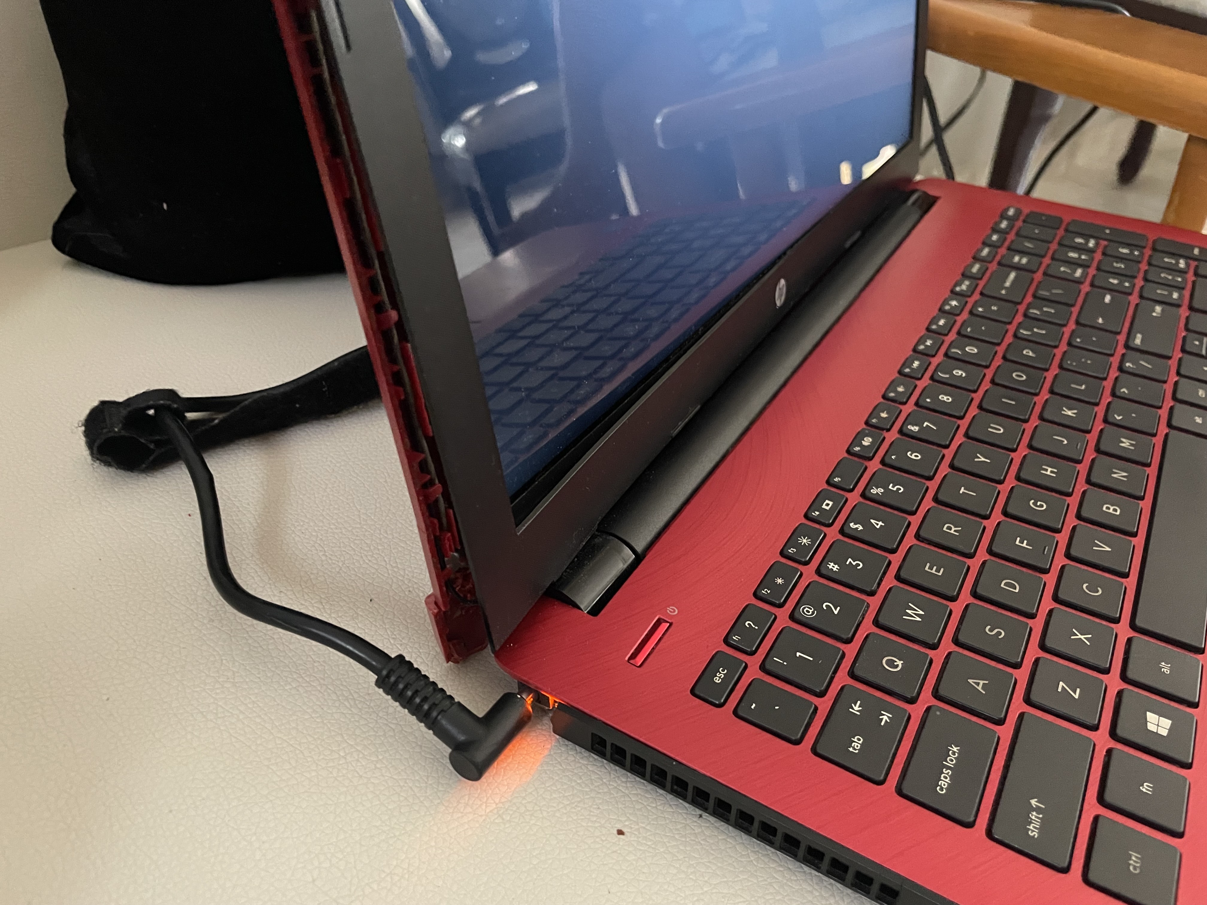 computadoras y laptops - EN OFERTA HP PAVILION 15 NEGOCIABLE
Se me calló, pero funciona nítido. 
 3