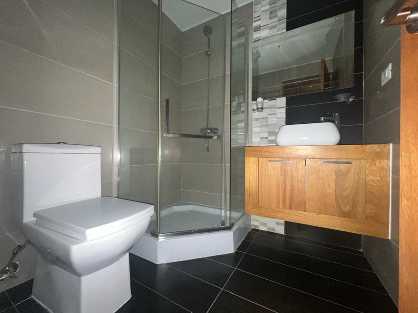 apartamentos - Apartamento en alquiler #24-1067 piso alto, 3 dormitorios, ascensor. 8
