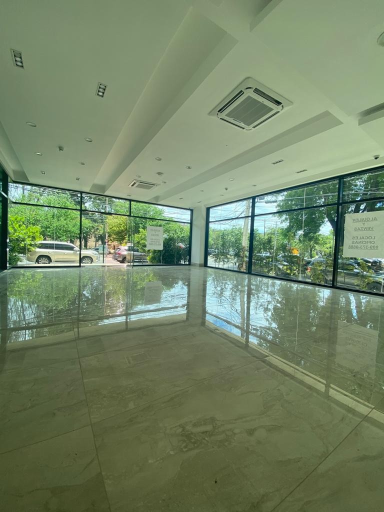 oficinas y locales comerciales - Local de oficina en renta en av. Romulo en renta  2