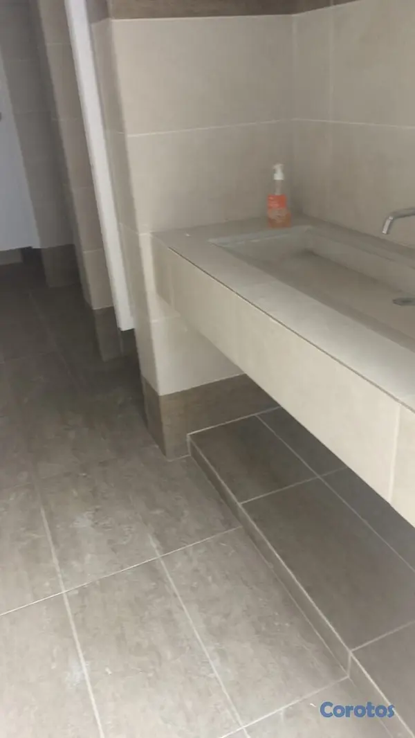 oficinas y locales comerciales - Se Alquila Nave industrial 700mt2 Punta cana  5