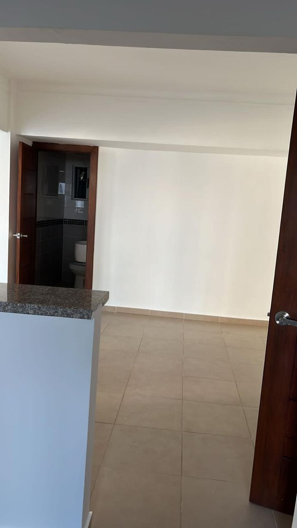 apartamentos - Vendo apto en Naco 
189.95 mts
Piso 5
3 Hab, principal w/c 
2 1/2 baños 
RD$13.5 1