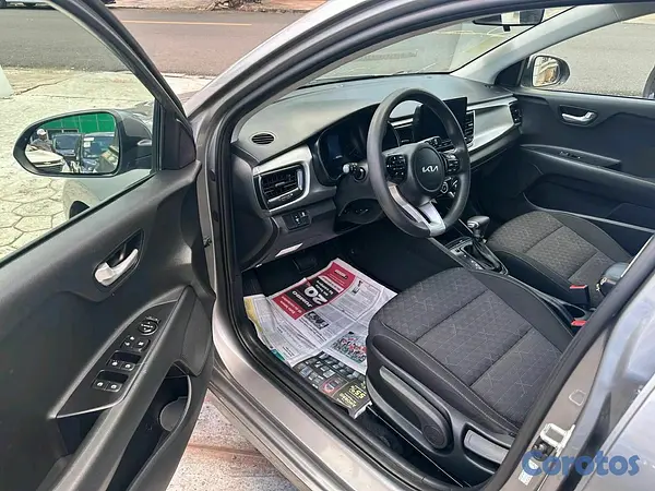 carros - Kia Rio S 2022 tipo hatchback 865,000 7