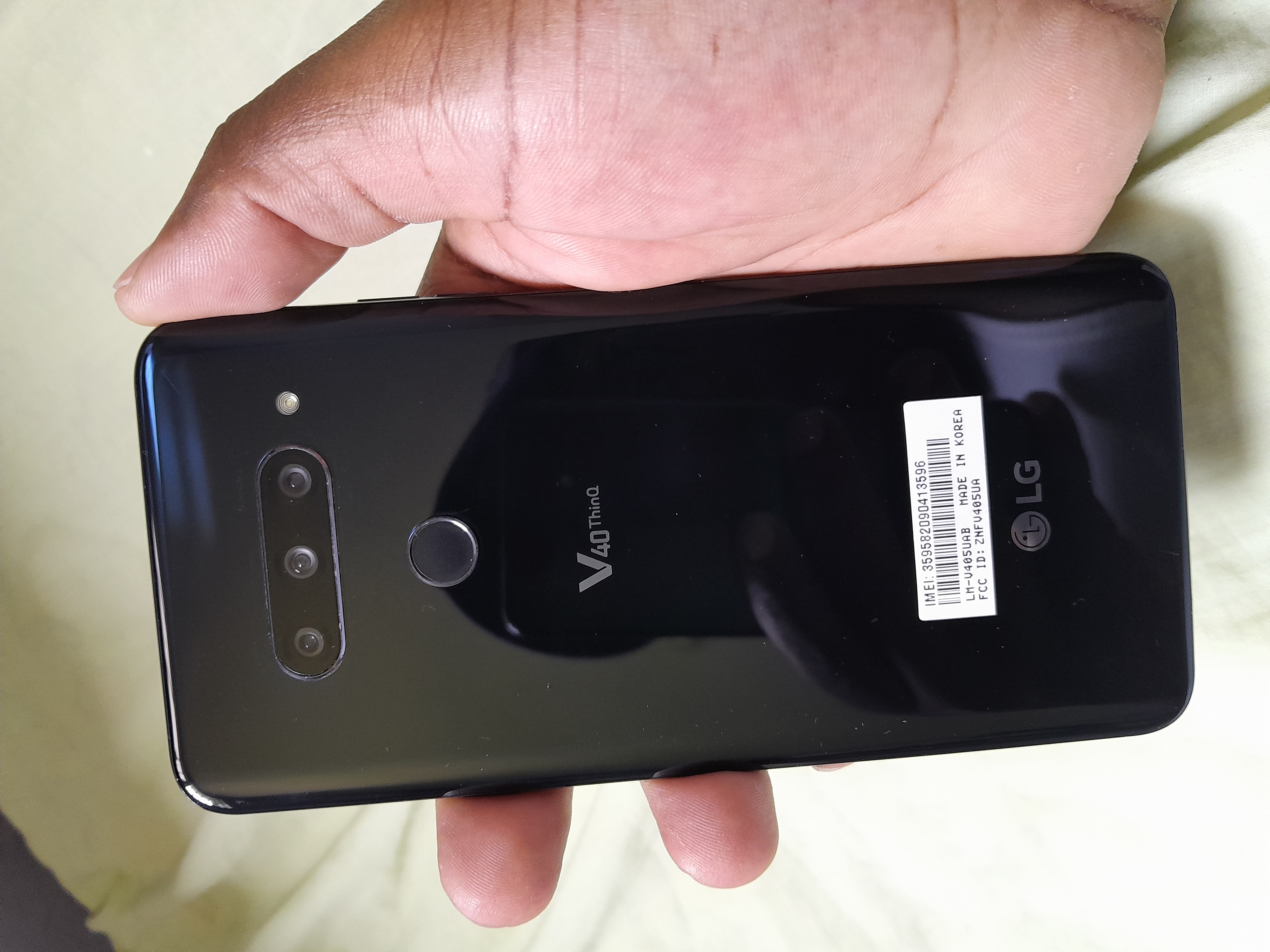 celulares y tabletas - Vendo LG V40 en excelentes condiciones, lo vendo porqué no lo estoy usando. 1