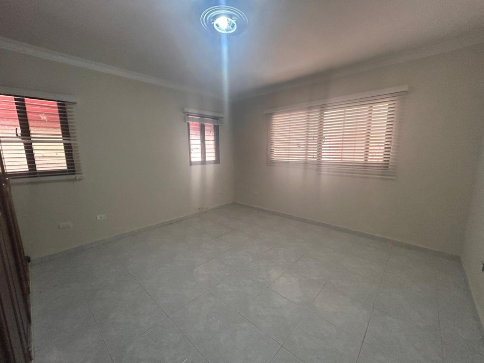 apartamentos - Apartamento en Alquiler en Evaristo Morales 3H, 2B, 2P, 1re Nivel 4