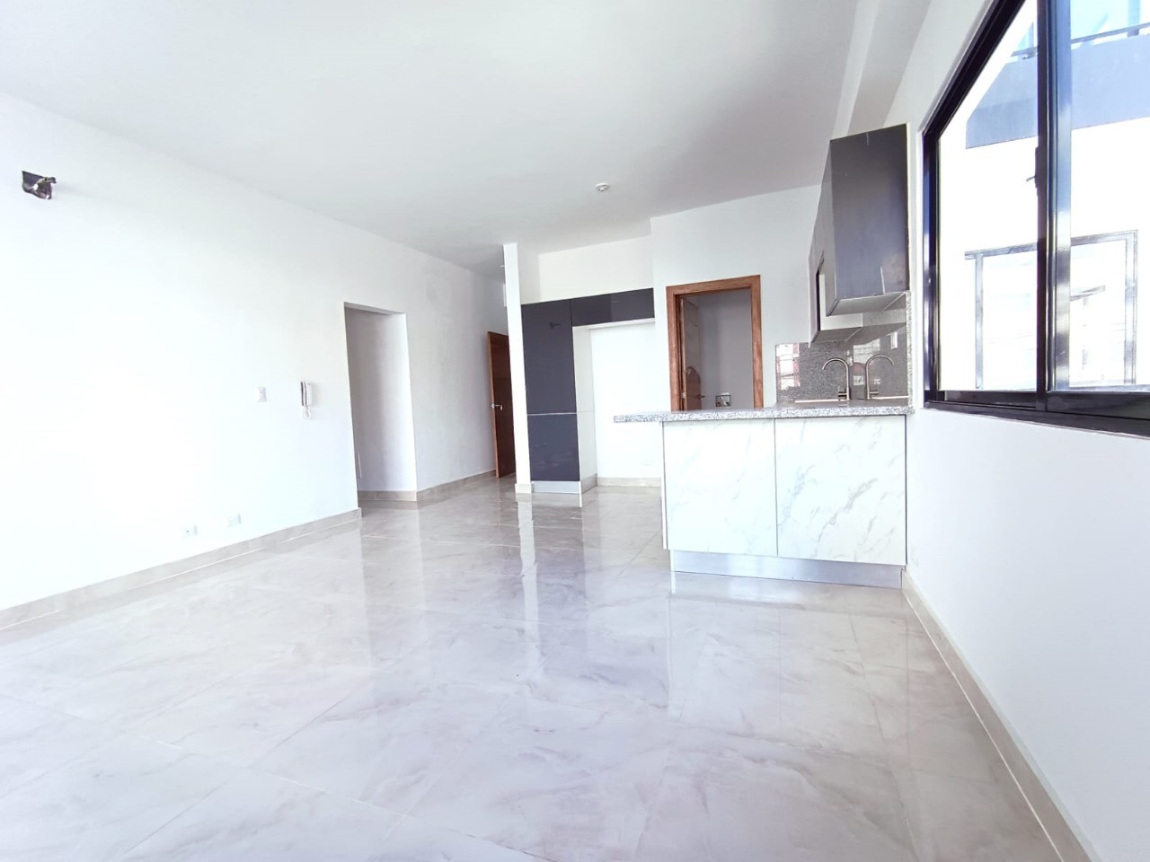 apartamentos - Vendo apartamento en el Renacimiento2do.nivel con Terraza.147mst 2hb 7