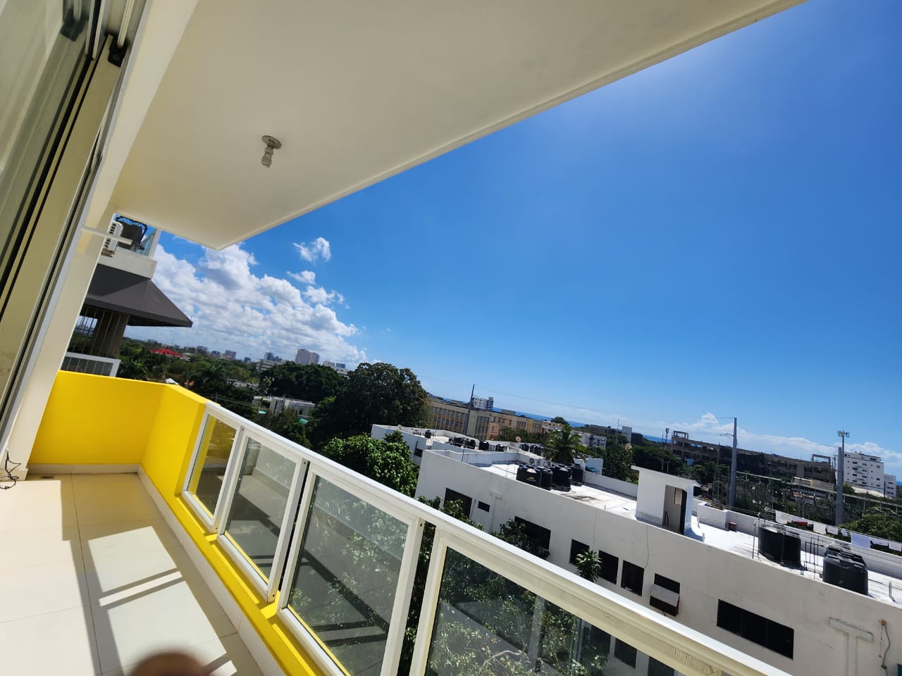 apartamentos - Cacique segundo nivel tres hab 2.5 baños dos parqu 2