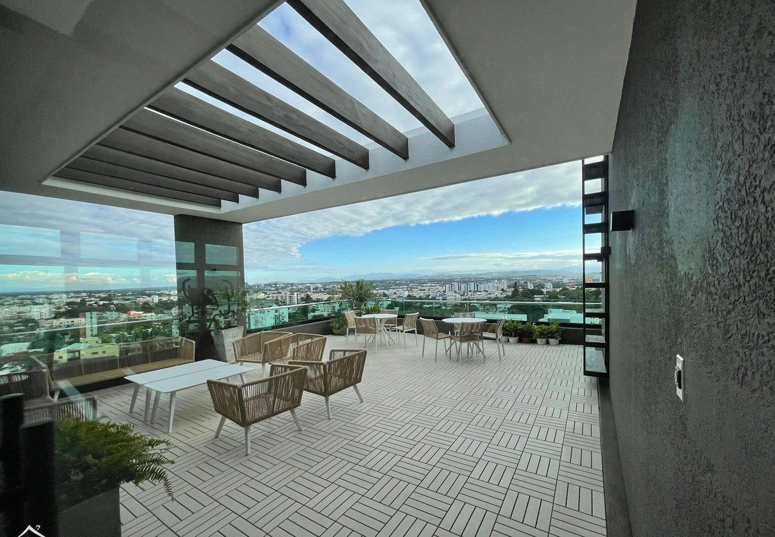 apartamentos - Apartamento en octavo piso en torre, Esmeralda/Santiago 