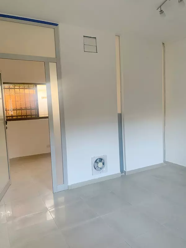 oficinas y locales comerciales - Local céntrico en los Prados  3
