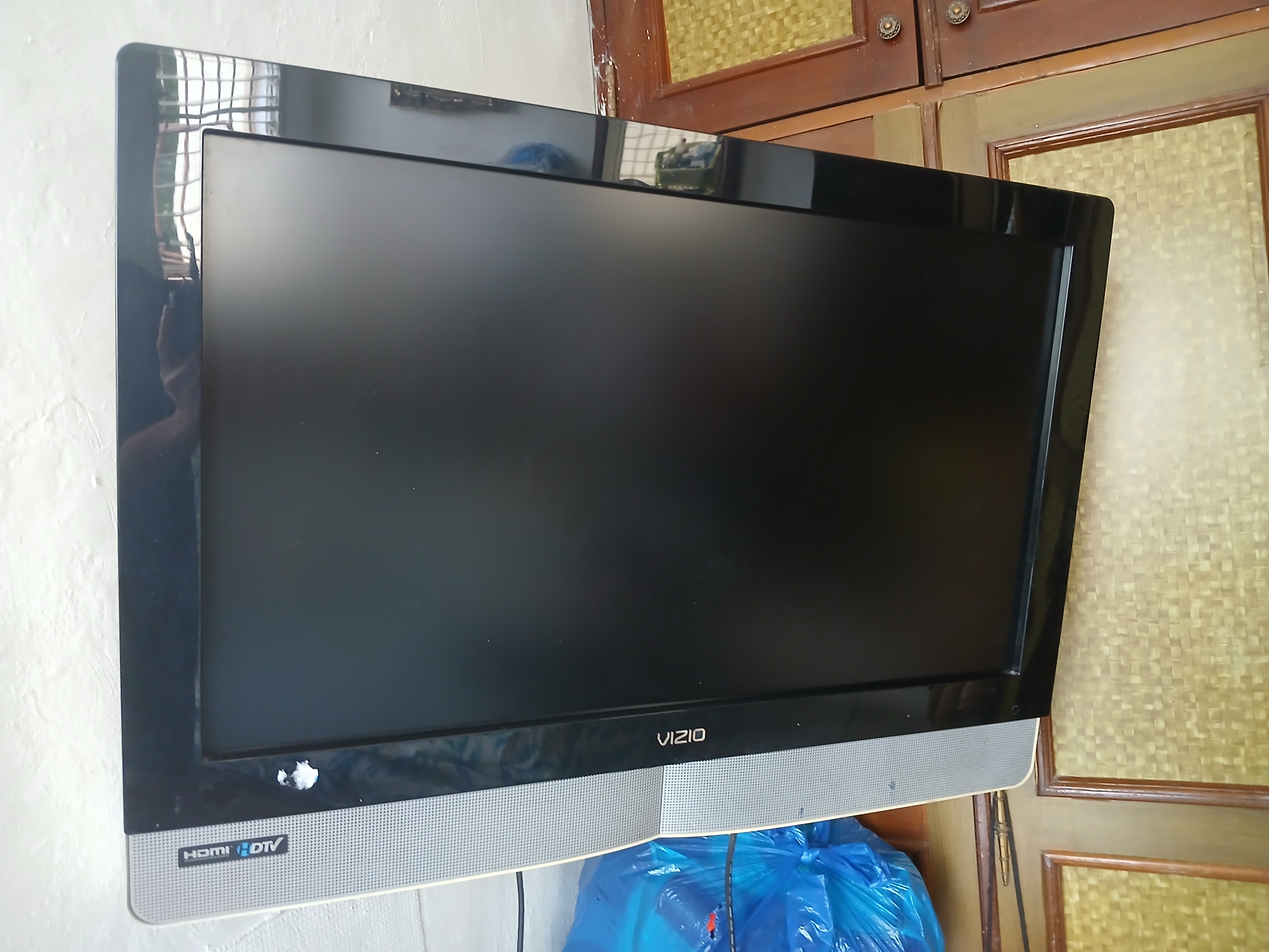 tv - Television 31x22 pulgadas/ 78x55cm 
(ojo no es smart tv)