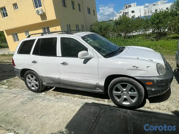 jeepetas y camionetas - Hyundai santa fe 2004 negociable  3