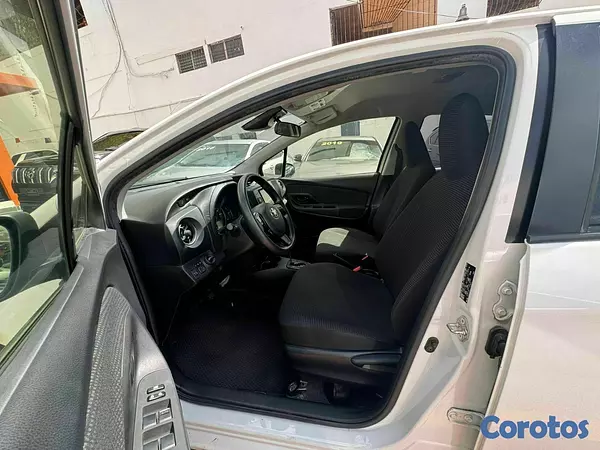 carros - Toyota Vitz 2020 6