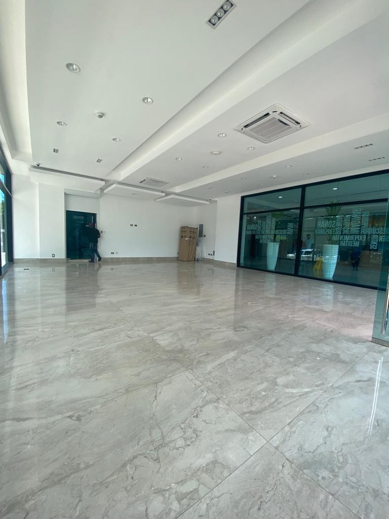 oficinas y locales comerciales - Local de oficina en renta en av. Romulo en renta  3