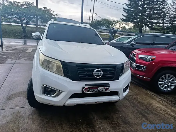 jeepetas y camionetas - Nissan Frontier blanco  2