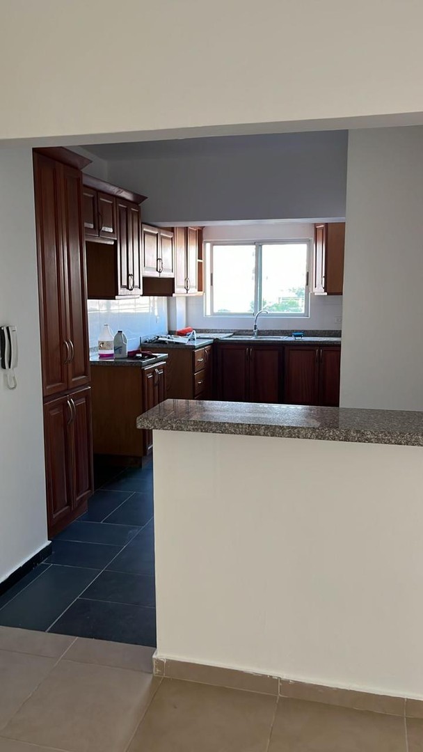 apartamentos - Vendo apto en Naco 
189.95 mts
Piso 5
3 Hab, principal w/c 
2 1/2 baños 
RD$13.5 2