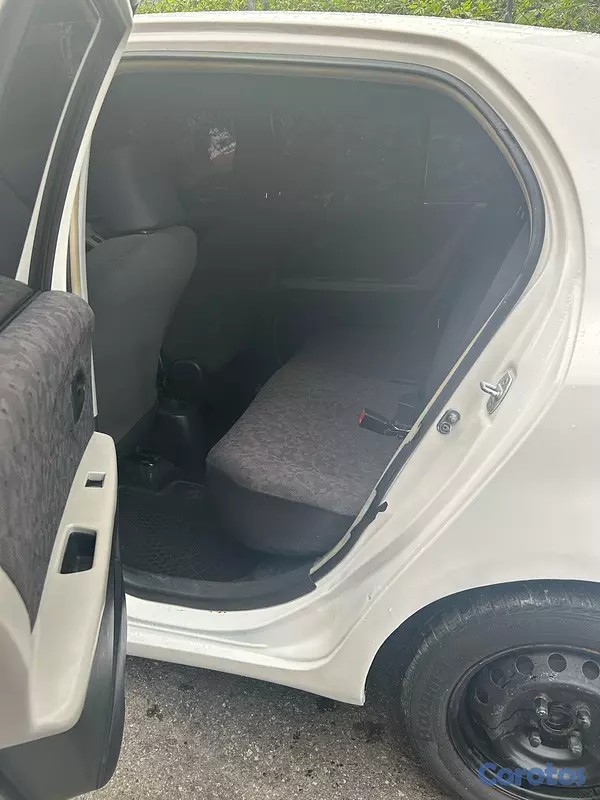 carros - Toyota Vitz, por superación  4