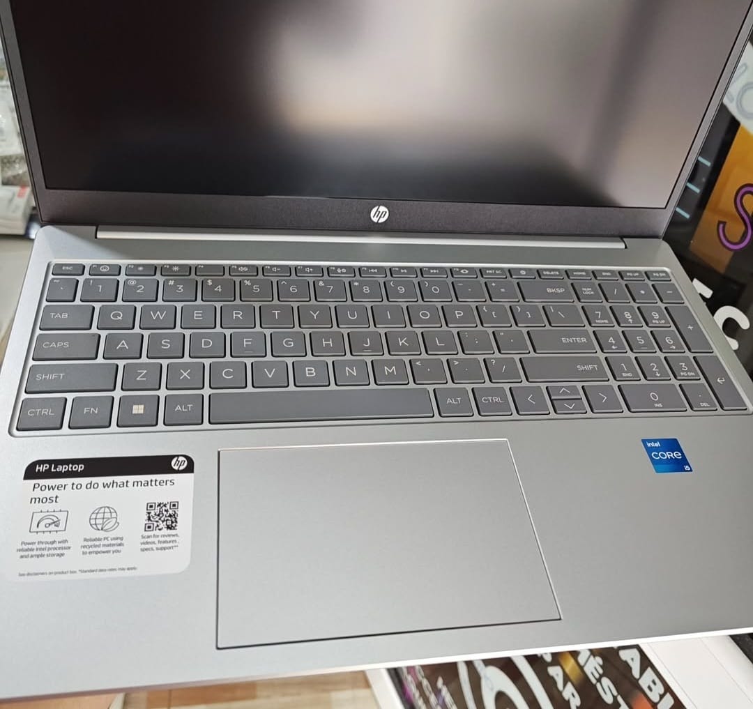 computadoras y laptops - Laptop HP 15” FHD, Core i5 12th Gen, 8GB RAM, 256GB SSD, Windows 11, Nueva 2