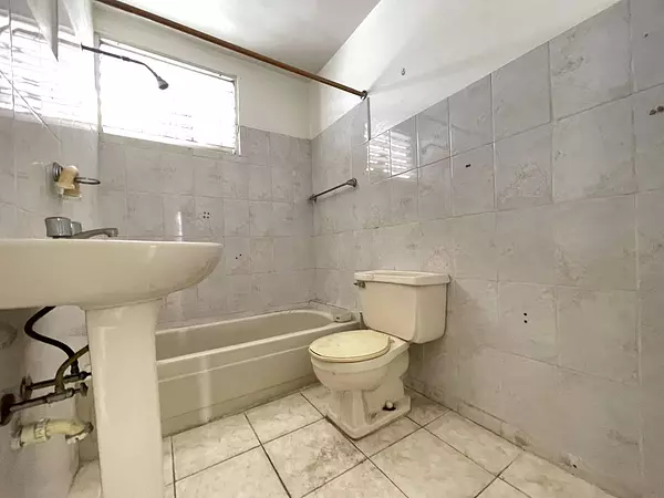 oficinas y locales comerciales - Alquiler Local Av Rómulo Betancourt 9