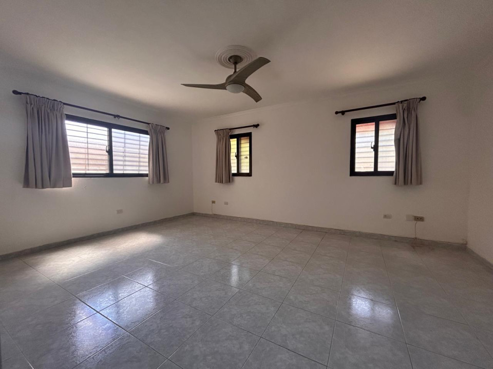 apartamentos - Apartamento en Alquiler en Evaristo Morales 3H, 2B, 2P, 1re Nivel 5