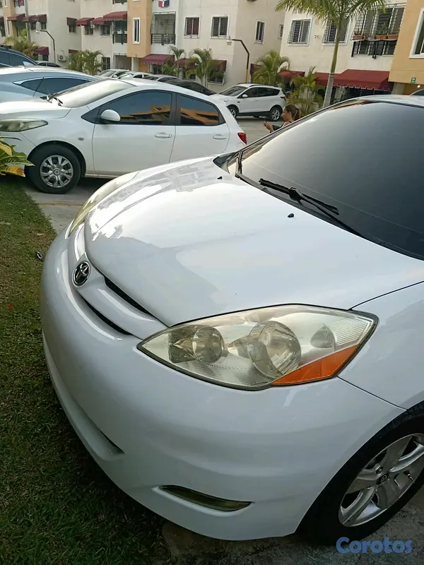 jeepetas y camionetas - Toyota sienna 2010  9