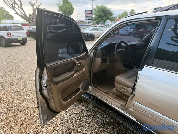 jeepetas y camionetas - Toyota land cruicer 2001 6