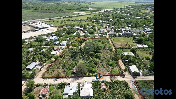 solares y terrenos - Se vende terreno con 7,666 metros en el barrio La  2