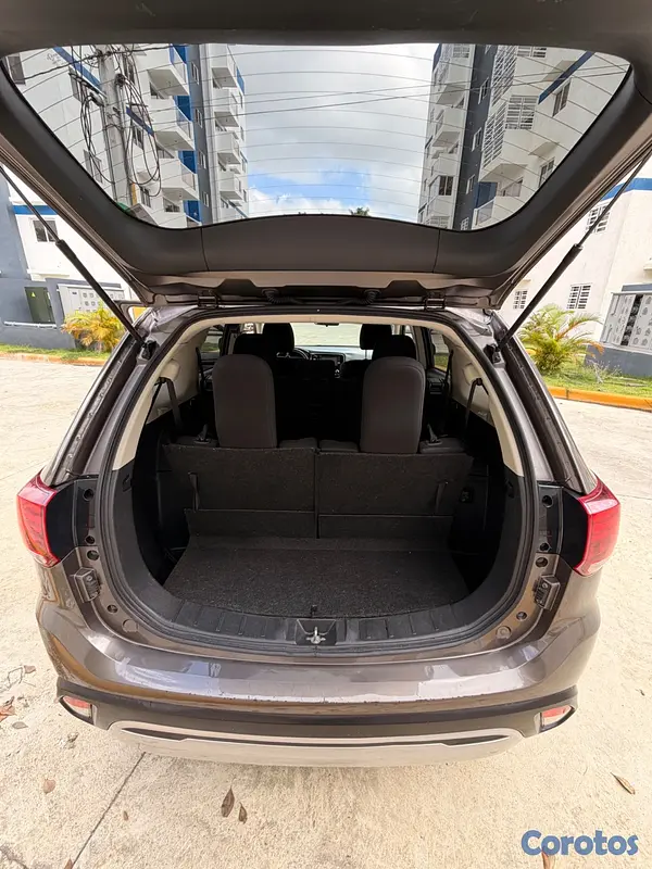 jeepetas y camionetas - Mitsubishi Outlander 2020 12
