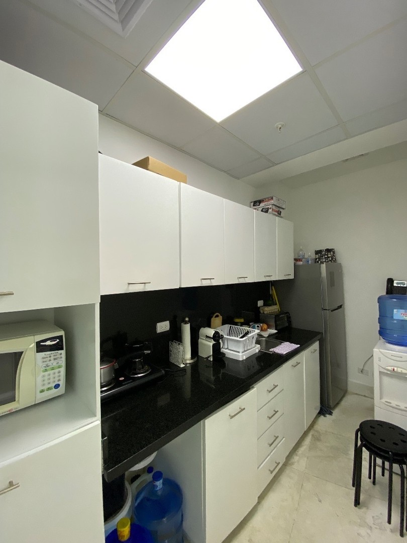 oficinas y locales comerciales - 🔵Alquilo Local para oficina  83 mts en serralles 
 5