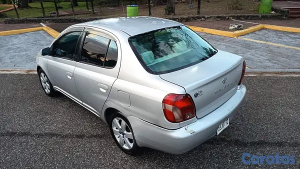 carros - TOYOTA Platz 13