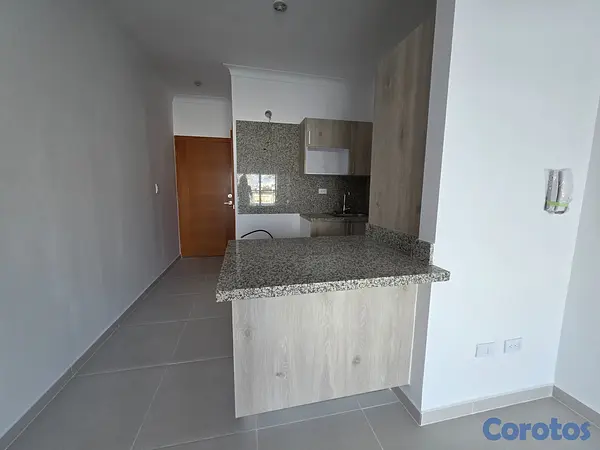 apartamentos - Alquiler apartamento vacio, ubicado en la mejor zo 7